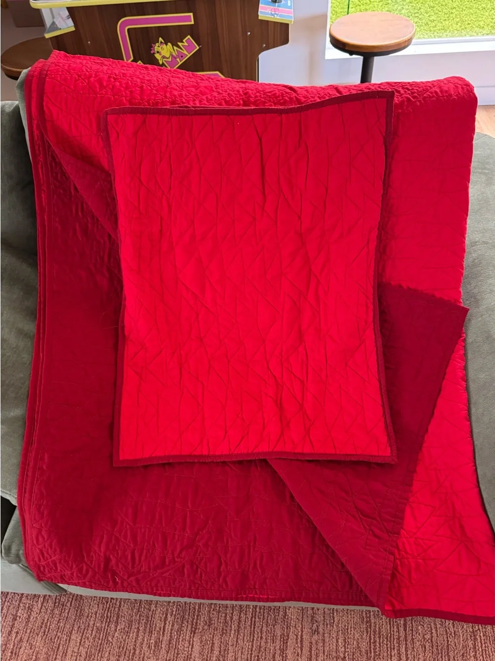 EUC All-Cotton Pillowfort Triangle Stitch Quilt + Pillowcase - Red/Burgundy Twin
